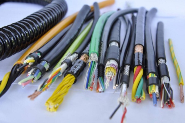 PUR控制電纜：工業自動化與機器人領···